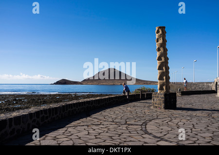 La scultura in pietra arenaria della colonna vertebrale forme di tipo a El Medano, Tenerife, Isole Canarie, Spagna Foto Stock