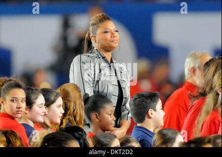 Feb 07, 2010 - Miami, Florida, Stati Uniti d'America - musicista Queen Latifah esegue prima di New Orleans Saints 31-17 vittoria sul circuito di Indianapolis Colts nel Super Bowl XLIV presso Sun Life Stadium. (Credito Immagine: © JB Skipper/ZUMA Press) Foto Stock