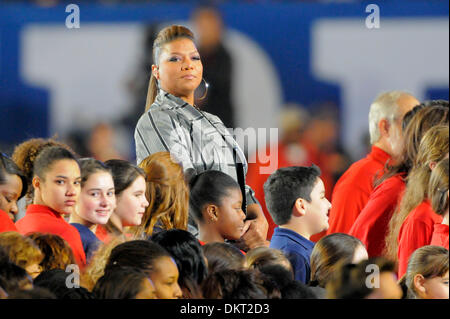 Feb 07, 2010 - Miami, Florida, Stati Uniti d'America - musicista Queen Latifah esegue prima di New Orleans Saints 31-17 vittoria sul circuito di Indianapolis Colts nel Super Bowl XLIV presso Sun Life Stadium. (Credito Immagine: © JB Skipper/ZUMA Press) Foto Stock