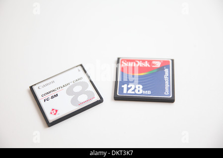 8mb e 128MB di schede di memoria compact flash Foto Stock