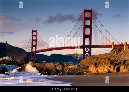 Golden Gate Bridge visto da Baker Beach, San Francisco, California Foto Stock