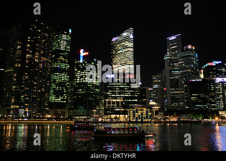 Notte cityscape, Singapore Foto Stock