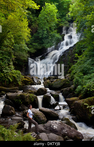 Cascata Torc. Parco Nazionale di Killarney. Contea di Kerry, Irlanda, Europa. Foto Stock