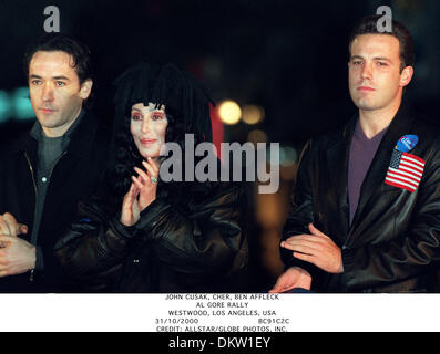 Ottobre 31, 2000 - Westwood, LOS ANGELES, Stati Uniti d'America - JOHN CUSAK, Cher, BEN AFFLECK.AL GORE RALLY.Westwood, LOS ANGELES, Stati Uniti d'America.31/10/2000.BC91C2C.CREDITO:(Immagine di credito: © Globo foto/ZUMAPRESS.com) Foto Stock