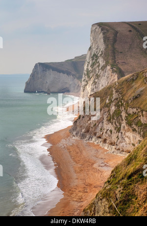 Vista dalla porta di Durdle, parte della Jurassic Costa, Dorset, Inghilterra. Foto Stock