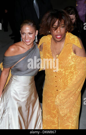 JENNIFER LOPEZ & Macy Gray.attrice e cantante.A.di Michele, BEVERLY HILLS, LA, US.25/03/2001.BG18C12C. Foto Stock