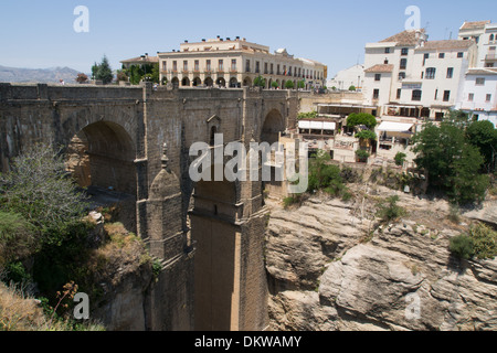 El Tajo gorge & del xviii secolo "Puente Nuevo' (Nuovo ponte), Ronda, Andalusia, Spagna Foto Stock
