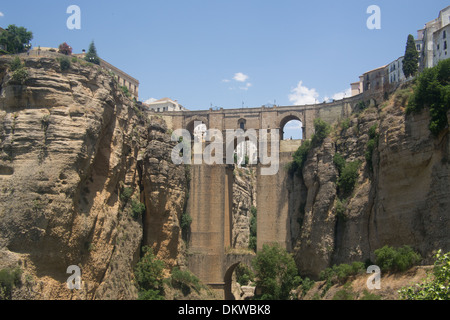 El Tajo gorge & del xviii secolo "Puente Nuevo' (Nuovo ponte), Ronda, Andalusia, Spagna Foto Stock