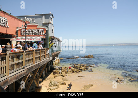 I turisti e i ristoranti a Cannery Row Area a Monterey in California, Stati Uniti d'America Foto Stock