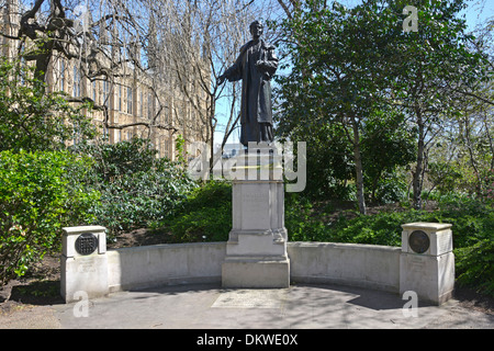 Emmeline Pankhurst leader della statua britannica del movimento suffragette a Victoria Tower Gardens Westminster Londra Inghilterra Regno Unito Foto Stock