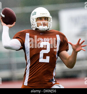 Febbraio 06, 2010 - Redding, California, Stati Uniti d'America - Shasta Longhorns pratica Sabato in U-Prep alta scuola calcio campo .. Nathan Morgan/proiettore Record. (Credito Immagine: © Redding Record/proiettore ZUMApress.com) Foto Stock