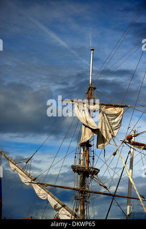 Dettaglio della replica della fregata russa 'Shtandart' che lo zar Pietro il Grande costruito nel 1703, Bilbao, Biscaglia,Paese Basco Foto Stock