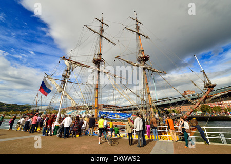 La replica della fregata russa 'Shtandart' che lo zar Pietro il Grande costruito nel 1703 a Bilbao Bilbao,Biscaglia,Paese Basco Foto Stock