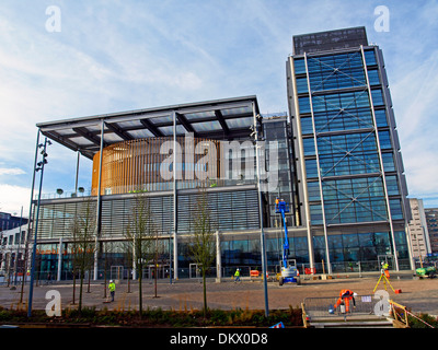 Vista del Wembley biblioteca presso il Brent Civic Center, Wembley, London Borough of Brent, England, Regno Unito Foto Stock