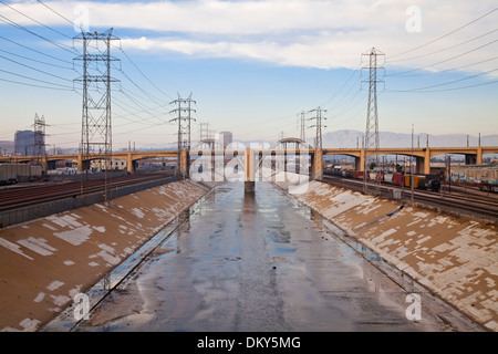 Sesta Strada Ponte sopra il fiume di Los Angeles, il centro cittadino di Los Angeles, California, Stati Uniti d'America Foto Stock