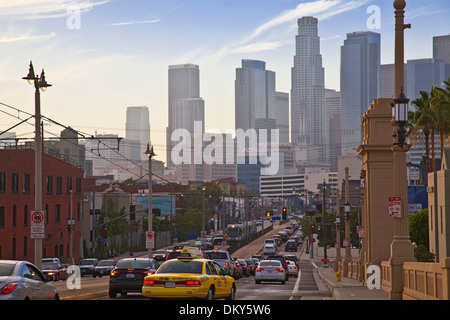 Los Angeles skyline dal primo ponte stradale, CALIFORNIA, STATI UNITI D'AMERICA Foto Stock