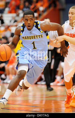 23 gennaio 2010: Marquette guard Dario Jonson-Odum (1) prende la palla giù corte durante la riproduzione di Siracusa. Siracusa sconfitto Marquette 76-71 in una grande conferenza est corrispondono al Carrier Dome di Siracusa, NY.(Immagine di credito: © Alan Schwartz/Cal Sport Media/ZUMApress.com) Foto Stock