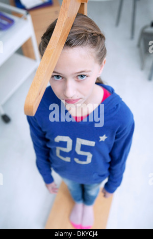 Altezza DI MISURAZIONE IN UN BAMBINO Foto Stock