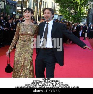 Maggio 22, 2001 - 5/13/2001.FESTIVAL DE CANNES 2001.NICE MATIN - FESTIVAL CANNES.Antoine de Caunes & ELSA ZYLBERSTEIN.Â© IMAPRESS/ NICE MATIN/SERGE HAOUZI.(Immagine di credito: © Globo foto/ZUMAPRESS.com) Foto Stock