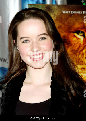 1 maggio 2002 - New York NEW YORK - K46226AR.Il cast di ''Le cronache di Narnia" Memorabila dona al Planet Hollywood a Times Square, New York New York 12-09-2005. ANDREA RENAULT- 2005.Anna Popplewell(Immagine di credito: © Globo foto/ZUMAPRESS.com) Foto Stock