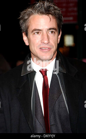 6 maggio 2002 - New York NEW YORK - K46249AR.Premiere di ''La pietra della famiglia''.DGA Theatre di New York City.12-14-2005. ANDREA RENAULT- Dermot Mulroney(Immagine di credito: © Globo foto/ZUMAPRESS.com) Foto Stock