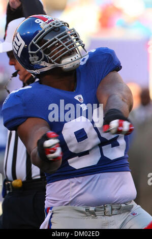 Dic. 27, 2009 - East Rutherford, New Jersey, Stati Uniti d'America - 27 dicembre 2009: New York Giants difensivo fine Chris collocati #99 celebra un sacco contro Carolina. Il Carolina Panthers sconfitto il New York Giants 41-9 al Giants Stadium di East Rutherford, New Jersey. (Credito Immagine: © Margaret Bowles/Southcreek globale/ZUMApress.com) Foto Stock