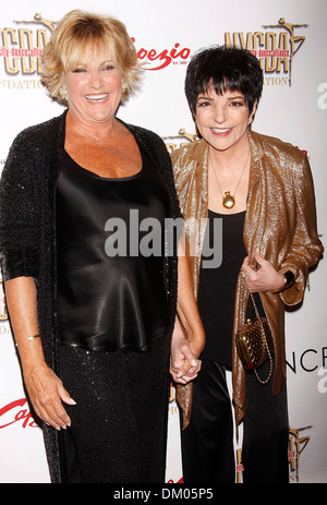 Lorna Luft e sua sorella Liza Minnelli a NYC Dance Alliance Foundation gala tenutosi presso la New York University - Gli arrivi di New York Foto Stock