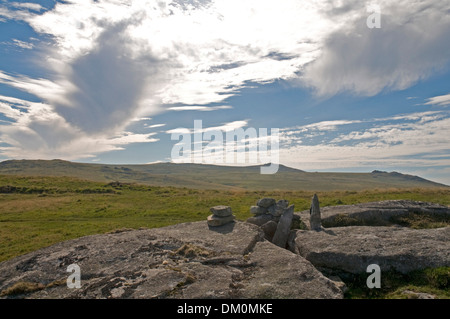 Guardando ad ovest da Belstone comune, verso la cresta distanti incorporante Rowtor, West Mill Tor e Sì Tor Foto Stock