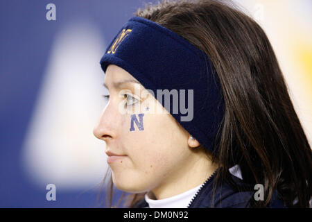 Il 12 Dic. 2009 - Philadelphia, Pennsylvania, Stati Uniti - 12 dicembre 2009: durante l'azione di calcio nel gioco tra esercito cavalieri neri e la marina militare aspiranti guardiamarina ha suonato presso il Lincoln Financial Field di Philadelphia, Pennsylvania. Navy sconfitto esercito 17-3 per la loro Ottava vittoria consecutiva nella serie. (Credito Immagine: © Alex Cena/Southcreek globale/ZUMApress.com) Foto Stock
