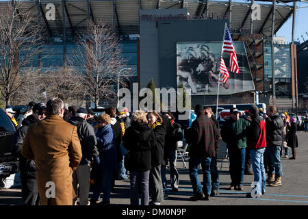 Il 12 Dic. 2009 - Philadelphia, Pennsylvania, Stati Uniti - 12 dicembre 2009: azione del portellone prima del gioco tra l'esercito cavalieri neri e la marina militare aspiranti guardiamarina ha suonato presso il Lincoln Financial Field di Philadelphia, Pennsylvania. Navy sconfitto esercito 17-3 per la loro Ottava vittoria consecutiva nella serie. (Credito Immagine: © Alex Cena/Southcreek globale/ZUMApress.com) Foto Stock