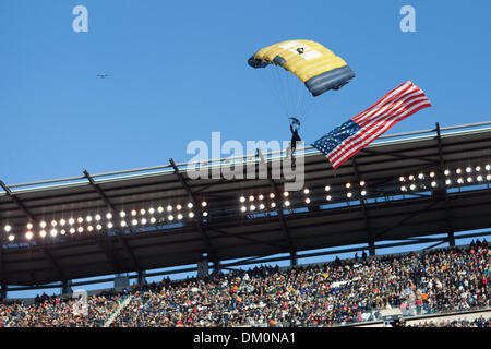 Il 12 Dic. 2009 - Philadelphia, Pennsylvania, Stati Uniti - 12 dicembre 2009: durante l'azione di calcio nel gioco tra esercito cavalieri neri e la marina militare aspiranti guardiamarina ha suonato presso il Lincoln Financial Field di Philadelphia, Pennsylvania. Navy sconfitto esercito 17-3 per la loro Ottava vittoria consecutiva nella serie. (Credito Immagine: © Alex Cena/Southcreek globale/ZUMApress.com) Foto Stock