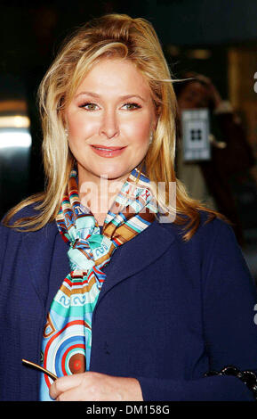 Apr. 22, 2002 - New York NEW YORK - K46102AR.TOURNEAU ACCOGLIE PARIS HILTON PER GLI STATI UNITI LA PREMIERE DEL SUO PARIS HILTON LIMITED EDITION COLLEZIONE DI OROLOGI TOURNEAU TIMEMACHINE NEW YORK New York 11-30-2005. ANDREA RENAULT- KATHY HILTON(Immagine di credito: © Globo foto/ZUMAPRESS.com) Foto Stock