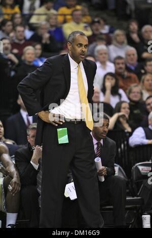 Febbraio 13, 2010 - WINSTON SALEM, North Carolina, Stati Uniti - 13 Febbraio 2010: In azione di gioco a Joel Coliseum Winston Salem North Carolina come la Georgia Tech Paolo Hewitt guarda costernato dalla sua giacche gli sforzi in una perdita ricalcato 75-64 a Wake Forest. (Credito Immagine: © Jim Dedmon/Southcreek globale/ZUMApress.com) Foto Stock