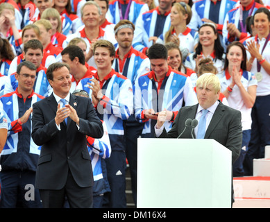 David Cameron Boris Johnson Team GB e Paralimpiadi GB parata tenutasi sul Mall-prove Londra Inghilterra - 10.09.12 Foto Stock