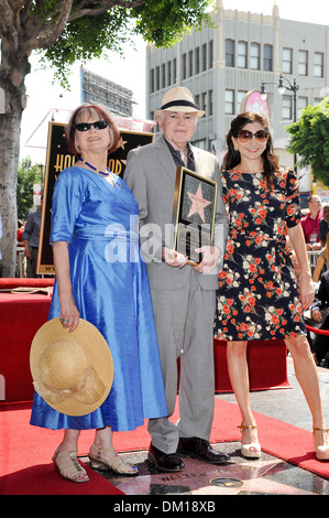 Walter Koenig Judy Levitt Figlia Danielle a Walter Koenig onore con una stella sulla Hollywood Walk of Fame Hollywood California - Foto Stock