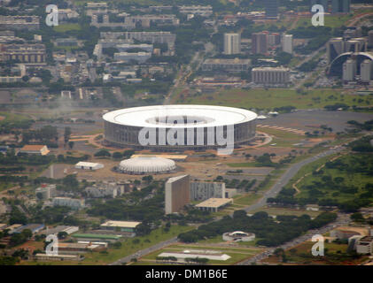 Brasilia, Brasile. Decimo Dec, 2013. Il 'Stadion Nacional Mane Garrincha' è raffigurato in Brasilia, Brasile, 10 dicembre 2013. Foto: Marcus Brandt/dpa/Alamy Live News Foto Stock