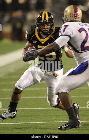 Southern Miss running back Damion Fletcher (25) cerca di raggiungere un angolo e battere il Tulsa difesa durante il gioco tra la Conferenza usa i nemici di Tulsa e Miss meridionale, giocato al ''La Roccia" in Hattiesburg Mississippi. Southern Miss ha vinto il gioco 44-34. (Credito Immagine: © Collin Hays Southcreek/Global/ZUMApress.com) Foto Stock