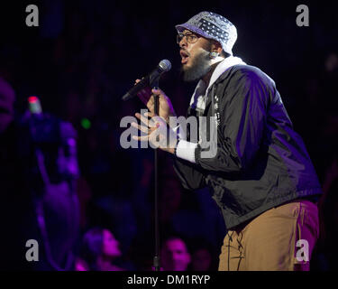 Chicago, Illinois, Stati Uniti d'America. Il 9 dicembre, 2013. TRAVIE MCCOY esegue sul palco durante 103,5 Kiss FM il jingle Ball 2013, presentato da Jam raccolta audio alla United Center di Chicago, Illinois Credit: Daniel DeSlover/ZUMAPRESS.com/Alamy Live News Foto Stock