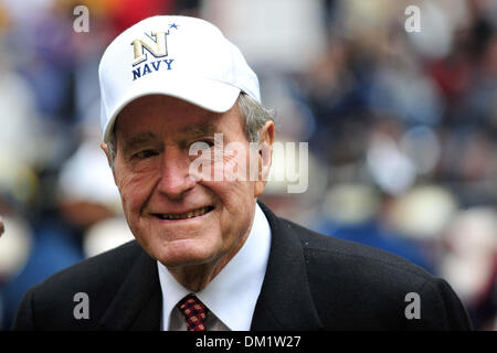 L ex Presidente George Bush senior presso il NCAA Football gioco tra l'Accademia Navale aspiranti guardiamarina e la University of Missouri Tigers al Reliant Stadium di Houston, TX. Navy beat Missouri da parte di un cliente di 35-13. (Credito Immagine: © Patrick Green/Southcreek globale/ZUMApress.com) Foto Stock