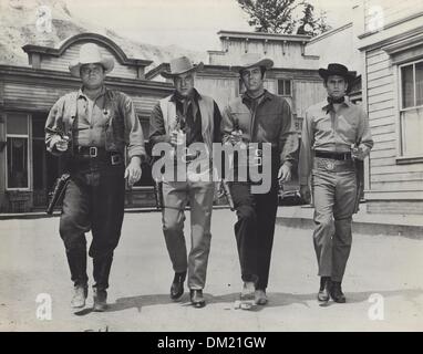 LORNE GREENE Pernell Roberts, Dan Blocker, e Michael Landon.fornito da foto, inc.(Immagine di credito: © fornito dal mondo foto, Inc/Globe foto/ZUMAPRESS.com) Foto Stock