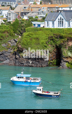 Barche da pesca a Port Isaac in Cornwall, Regno Unito Foto Stock