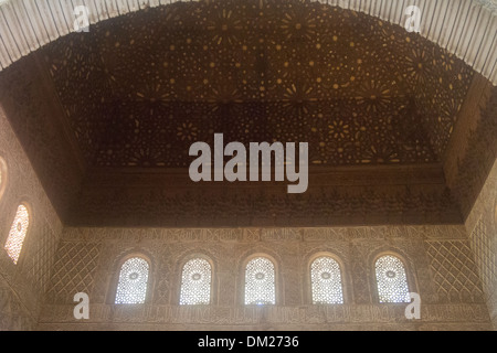 All'interno del palazzo Nasrid entro l'Alhambra di Granada, Andalusia, Spagna Foto Stock