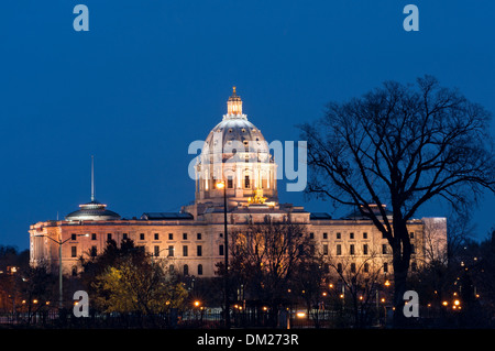 Minnesota State Capitol esterno del Beaux Arts architettura stile illuminata di notte Foto Stock