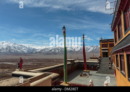 Monastero di Thiksey siede sopra la valle di Indus del Ladakh India del nord. Questo himalayana Gompa Buddista è di architettura tibetana Foto Stock