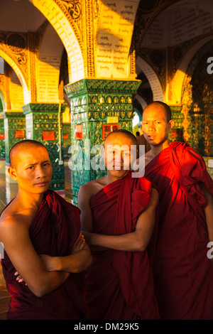 I monaci, Mandalay Hill, Myanmar (Birmania) Foto Stock