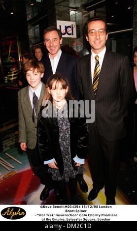 Dic. 15, 1998 - Londra, Gran Bretagna - Â©Dave Benet M034394 15/12/98 London.Brent Spiner.-''Star Trek: insurrezione'' Carità Gala Premiere.all'Impero, Leicester Square, London(Immagine di credito: © Globo foto/ZUMAPRESS.com) Foto Stock