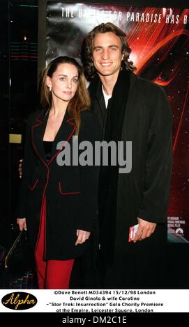 Dic. 15, 1998 - Londra, Gran Bretagna - Â©Dave Benet M034394 15/12/98 London.David Ginola & moglie Caroline.-''Star Trek: insurrezione'' Carità Gala Premiere.all'Impero, Leicester Square, London(Immagine di credito: © Globo foto/ZUMAPRESS.com) Foto Stock