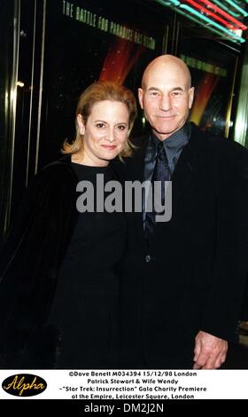 Dic. 15, 1998 - Londra, Gran Bretagna - Â©Dave Benet M034394 15/12/98 London.Patrick Stewart & moglie Wendy.-''Star Trek: insurrezione'' Carità Gala Premiere.all'Impero, Leicester Square, London(Immagine di credito: © Globo foto/ZUMAPRESS.com) Foto Stock