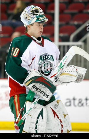 Houston Aeros Goalie Anton Khudobin (30) esce per l inizio del terzo periodo. Il Peoria Rivermen sconfitto la Houston Aeros 2-1 al Toyota Center di Houston, Texas. (Credito Immagine: © Luis Leyva/Southcreek globale/ZUMApress.com) Foto Stock