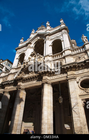 Chiesa della Santissima Annunziata in stile neo-barocco in Via Po street central Torino Città Regione Piemonte Italia settentrionale Foto Stock